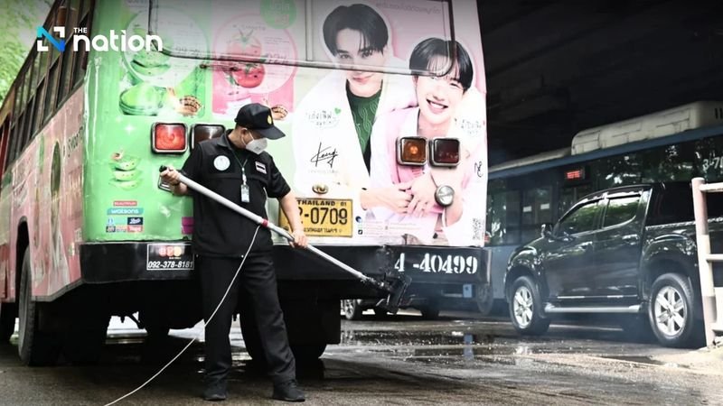 Bangkok hat eine Warnung vor schlechter Luftqualität herausgegeben, da die PM2,5 Feinstaubwerte den Sicherheitsstandard überschritten und ein als gesundheitsschädlich eingestuftes Niveau erreicht haben. Die Behörden raten allen Einwohnern, im Freien Schutzmasken zu tragen und anstrengende Aktivitäten aufgrund der Gesundheitsrisiken einzuschränken.