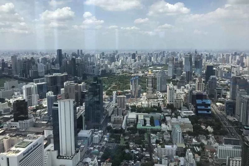 Trotz der globalen Konjunkturflaute wächst der Markt für Ultra-Luxus-Eigentumswohnungen in Bangkok weiter, angetrieben von der anhaltenden Nachfrage der wohlhabenden Elite Thailands und ausländischer Investoren, so das Immobilienberatungsunternehmen Colliers Thailand.