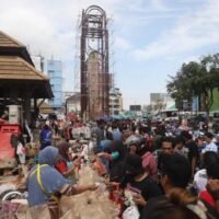 . Laut Wissenschaftlern führten tief verwurzelte Klientelnetzwerke, politische Einmischung bei Ernennungen und ein Mangel an professioneller Katastrophenmanagementführung zu einer Kaskade vermeidbarer Fehler bei den verheerenden Überschwemmungen, die den Bezirk Hat Yai in Songkhla, einen wichtigen Wirtschaftsmotor des Südens, verwüsteten.