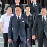 Premierminister Anutin Charnvirakul warnte, dass er das Repräsentantenhaus vor dem 31. Januar auflösen könnte, falls ein Misstrauensantrag gegen seine Regierung eingebracht würde, und betonte, er werde es politischen Gegnern nicht erlauben, „die Regierung kostenlos anzugreifen“.