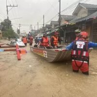 Das Kabinett erklärte am Dienstag die gesamte Provinz Songkhla zum Katastrophengebiet und gab damit Hilfsgelder frei, da die Provinz weiterhin unter den schweren Überschwemmungen leidet, die in der südlichen Region mindestens 13 Menschenleben gefordert haben. Die Ankündigung des Kabinetts ebnete den Weg für die rasche Bereitstellung von Hilfsleistungen für die Bewohner der betroffenen Provinz.