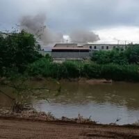 Die Naresuan-Einheit der Königlich Thailändischen Armee (RTA) überwacht die thailändisch-myanmarische Grenze im Bezirk Mae Sot, da über 1.500 ausländische Staatsangehörige aus dem KK-Park nach Thailand geflohen sind, sagte eine Militärquelle am Samstag.