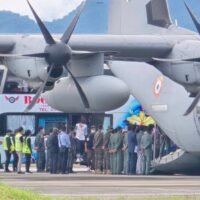 Die thailändischen Behörden haben die Grenz- und Flughafenkontrollen verschärft, um die Wiedereinreise von Ausländern zu verhindern, die aus Betrugslagern in Myanmar geflohen sind. Der Schritt des Einwanderungsbüros folgt der wachsenden Besorgnis, dass abgeschobene Arbeiter, von denen viele zur Beteiligung an Online-Betrugsnetzwerken gezwungen wurden, versuchen könnten, mit neuen Identitäten zurückzukehren und erneut unter die Kontrolle krimineller Organisationen zu geraten.