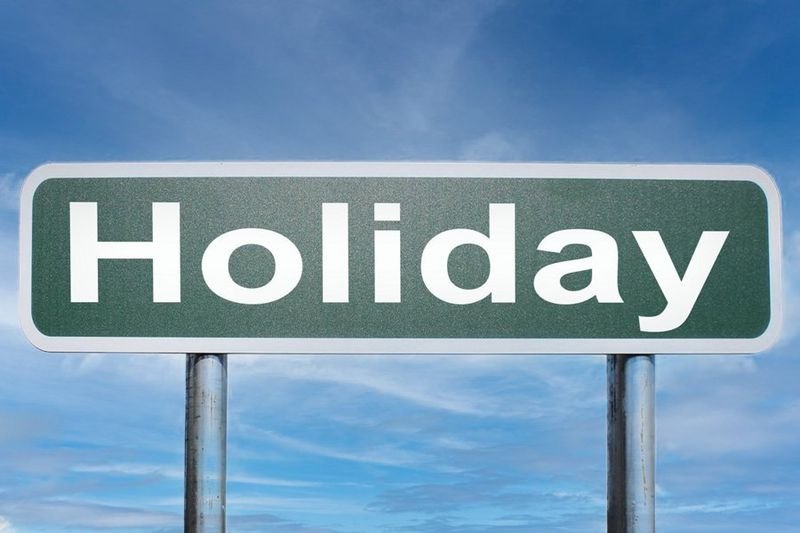 Das thailändische Kabinett hat den 2. Januar 2026 zum Feiertag erklärt und die Neujahrsfeiertage damit auf fünf Tage verlängert. Ziel dieser Maßnahme ist es, den Menschen mehr Zeit zum Feiern und Planen ihrer Ferien zu geben. Die Entscheidung steht im Einklang mit einem früheren Regierungsbeschluss, für die Jahre 2025 und 2026 zusätzliche Feiertage einzuführen.