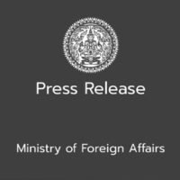 Das thailändische Außenministerium verurteilte Kambodscha am 13. November 2025 in einer scharfen Erklärung wegen wiederholter Verstöße gegen die bilaterale Gemeinsame Erklärung. Anlass waren zwei schwere Vorfälle an der thailändisch-kambodschanischen Grenze. Die Erklärung führte detailliert die mutmaßlichen Verstöße auf, darunter das Verlegen neuer Antipersonenminen auf thailändischem Territorium, bei dem thailändische Soldaten verletzt wurden, sowie grenzüberschreitendes Feuergefecht, das die Spannungen zwischen den beiden Nachbarländern verschärfte.