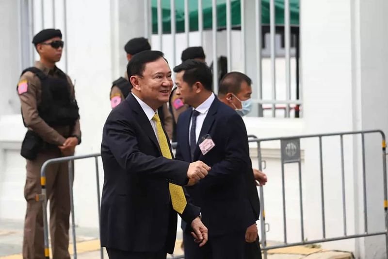 Die Aussichten des ehemaligen Premierministers Thaksin Shinawatra auf Bewährung sind höchst ungewiss geworden, nachdem das Justizministerium angewiesen wurde, die Kriterien für die Bewährung und die damit verbundenen Verfahren zu überprüfen.