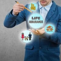 Warnung für Versicherungsnehmer vor nicht lizenzierten Firmen. Der thailändische Lebensversicherungsverband (TLAA) hat die Öffentlichkeit davor gewarnt, Lebens- oder Krankenversicherungen von nicht lizenzierten ausländischen Anbietern zu erwerben, die online tätig sind. Der Verband erklärte, Käufer genössen nach thailändischem Recht keinen Rechtsschutz, während Verkäufern schwere strafrechtliche Konsequenzen drohen.