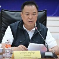 . Premierminister Anutin Charnvirakul fordert alle Behörden auf, in höchster Alarmbereitschaft zu bleiben, die Aufräum- und Reparaturarbeiten in Hat Yai zu beschleunigen und sich auf mögliche starke Regenfälle im Dezember vorzubereiten, um erneute Überschwemmungen zu verhindern.