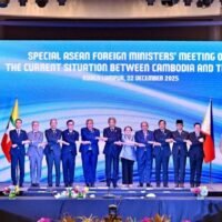 Thailand und Kambodscha haben sich nach den Krisengesprächen in Malaysia darauf geeinigt, am Mittwoch weitere Gespräche im Rahmen des Allgemeinen Grenzkomitees (GBC) zu führen, wie Außenminister Sihasak Phuangketkeow mitteilte. Bislang wurde jedoch noch keine Waffenstillstandsvereinbarung erzielt.