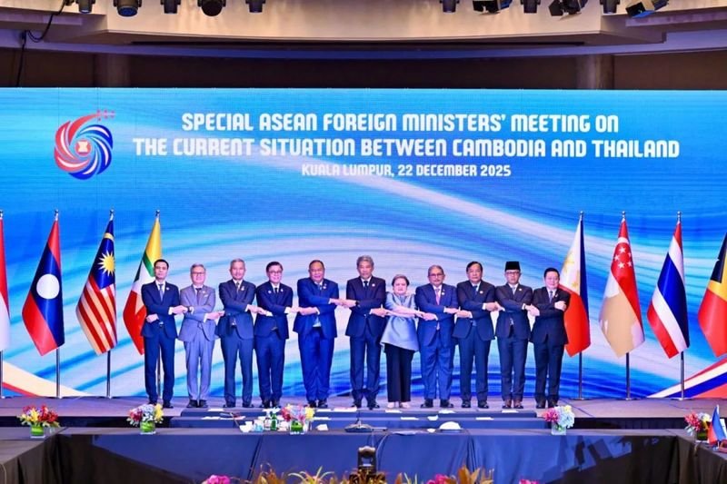 Thailand und Kambodscha haben sich nach den Krisengesprächen in Malaysia darauf geeinigt, am Mittwoch weitere Gespräche im Rahmen des Allgemeinen Grenzkomitees (GBC) zu führen, wie Außenminister Sihasak Phuangketkeow mitteilte. Bislang wurde jedoch noch keine Waffenstillstandsvereinbarung erzielt.