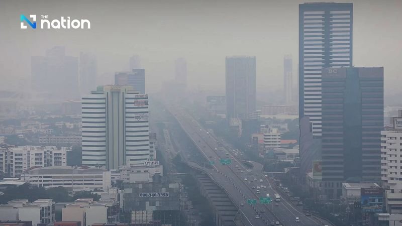 Bangkok steht vor einer schweren Luftverschmutzungskrise, wobei Bang Na unter hohen PM2,5 Werten leidet. Die Luftverschmutzung in Bangkok hat gefährliche Werte erreicht; in Gebieten wie Bang Na wurden gefährliche Feinstaubkonzentrationen (PM2,5) gemessen. Gesundheitsexperten raten der Bevölkerung zu Vorsichtsmaßnahmen.
