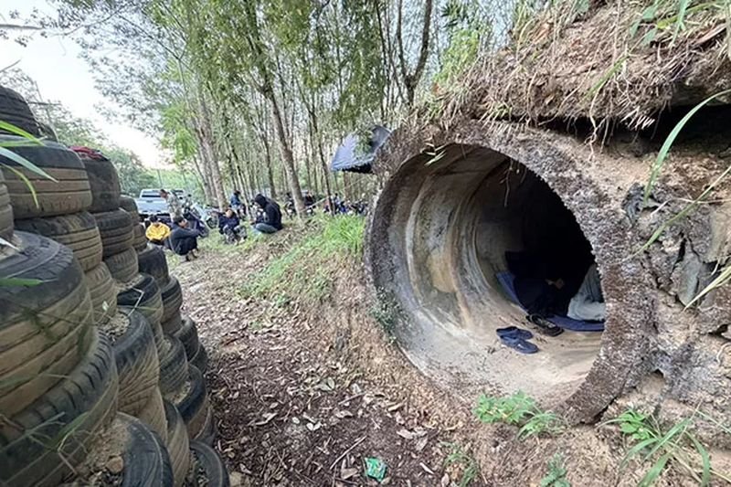 Thailändische Marinesoldaten starteten am Dienstagmorgen eine Operation gegen kambodschanische Truppen, um ein von kambodschanischen Streitkräften besetztes Grenzgebiet zurückzuerobern. Die Kämpfe in Trat lassen das benachbarte Chanthaburi als einzige Grenzprovinz übrig, in der es keine bewaffneten Auseinandersetzungen zwischen den beiden Ländern gab.