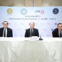 Kriengkrai Thiennukul, Vorsitzender des Verbandes der thailändischen Industrie, sagte am Mittwoch auf der Sitzung des Gemeinsamen Ständigen Ausschusses für Handel, Industrie und Bankwesen (JSCCIB), dass die Überschwemmungen in Südthailand allein im Dezember voraussichtlich zu Einkommensverlusten in Höhe von 20 bis 30 Milliarden Baht führen und das BIP des vierten Quartals um 0,1 bis 0,2 % verringern werden.