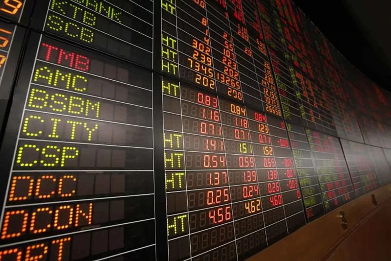 Laut der thailändischen Börse (SET) haben börsennotierte thailändische Unternehmen für die ersten neun Monate des Jahres 2025 im Vergleich zum Vorjahr schwächere Betriebsergebnisse gemeldet. Gründe hierfür seien eine schleppende wirtschaftliche Erholung, ein starker Baht und branchenweiter Kostendruck.
