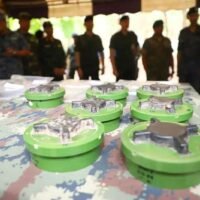 Am zweiten Tag der thailändisch-kambodschanischen Waffenruhe trat am Montag in der Provinz Si Sa Ket ein weiterer thailändischer Soldat auf eine kambodschanische Landmine und wurde schwer verletzt. Er ist damit der elfte thailändische Soldat, der kambodschanischen Landminen zum Opfer fiel.