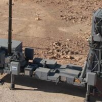 Die thailändische Luftwaffe (RTAF) bereitet sich Berichten zufolge auf den Kauf des Luftverteidigungs- und Raketensystems BARAK MX von Israel Aerospace Industries (IAI) im Wert von 3,44 Milliarden Baht vor. Laut einem Bericht des internationalen Verteidigungsportals Defence-Blog vom 4. Dezember 2025 ist die Beschaffung Teil der umfassenden Modernisierung der thailändischen Luftverteidigung zur Stärkung des Schutzes wichtiger nationaler Stützpunkte. Sollte der Kauf bestätigt werden, wäre BARAK MX das modernste Luftverteidigungssystem im thailändischen Arsenal.