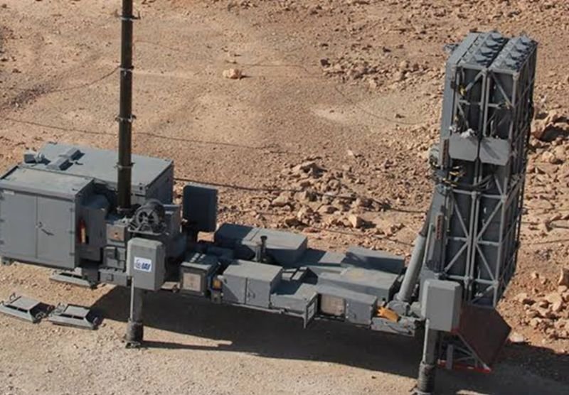 Die thailändische Luftwaffe (RTAF) bereitet sich Berichten zufolge auf den Kauf des Luftverteidigungs- und Raketensystems BARAK MX von Israel Aerospace Industries (IAI) im Wert von 3,44 Milliarden Baht vor. Laut einem Bericht des internationalen Verteidigungsportals Defence-Blog vom 4. Dezember 2025 ist die Beschaffung Teil der umfassenden Modernisierung der thailändischen Luftverteidigung zur Stärkung des Schutzes wichtiger nationaler Stützpunkte. Sollte der Kauf bestätigt werden, wäre BARAK MX das modernste Luftverteidigungssystem im thailändischen Arsenal.