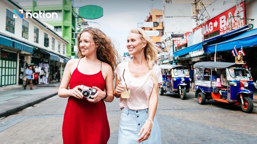 Die thailändische Tourismusbehörde (TAT) hat eine ehrgeizige Strategie für 2026 aufgestellt, die darauf abzielt, Tourismuseinnahmen in Höhe von rund 2,78 Billionen Baht zu generieren – ein Anstieg um 7 % gegenüber den geschätzten 2,6 Billionen Baht im Jahr 2025 – indem höherwertige Reisen priorisiert und gleichzeitig das Vertrauen nach einem Jahr, das von zahlreichen Herausforderungen geprägt war, wiederhergestellt wird.