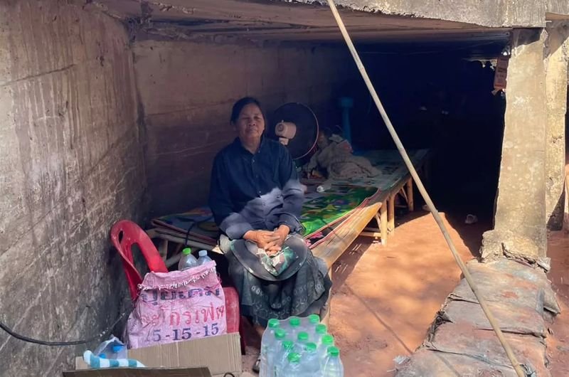 Die Spannungen an der Grenze dauern seit Juli an, als thailändische Soldaten in der Provinz Ubon Ratchathani durch Landminen und Munition verletzt wurden. Seitdem zwingen immer wieder aufflammende Kämpfe die Bewohner der Grenzgemeinden in ständige Angst, Sorge und psychische Belastung.