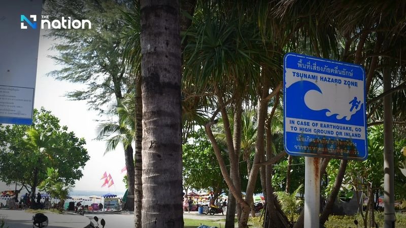 Es war ein ganz normaler Tag für die Einheimischen, die am Strand von Phuket entlangspazierten und fröhlich angespülte Fische aufsammelten. Sie ahnten nicht, dass sich ihr Leben in den nächsten Minuten schlagartig ändern würde. Plötzlich rief ihnen ein Westler zu: „Es kommen große Wellen!“