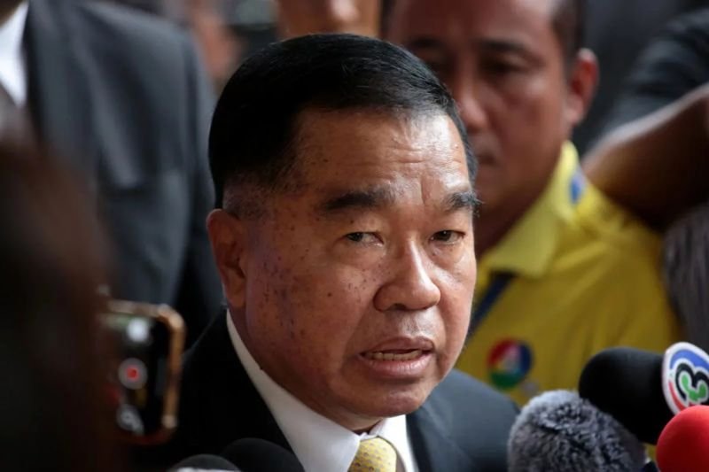 Verteidigungsminister General Nattaphon Narkphanit erklärte, der Vorfall liege im Rahmen der von den Sicherheitsbehörden bewerteten Szenarien. Er betonte, dies dürfe nicht als Ausdruck einer feindseligen Haltung gegenüber Kambodscha verstanden werden, sondern sei vielmehr eine notwendige Vorsichtsmaßnahme zum Schutz nationaler Interessen.