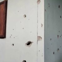 Nach erneuten bewaffneten Auseinandersetzungen wurden fast 1000 Schulen entlang der thailändisch-kambodschanischen Grenze vorsorglich geschlossen, sagte Bildungsminister Narumon Pinyosinwat am Dienstag. Laut dem Büro der Kommission für Grundbildung (Obec) stieg die Zahl der Schulschließungen von etwas über 600 am Montag auf 990 am Dienstagnachmittag.