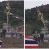 Die indische Regierung hat nach der Zerstörung einer Hindu-Gottheitenstatue in einem umstrittenen Gebiet zwischen Thailand und Kambodscha ihre Empörung zum Ausdruck gebracht. Am 24. Dezember 2025 veröffentlichte das Außenministerium eine offizielle Erklärung, in der es die Tat verurteilte, da sie die Spannungen in der Region verschärft hat.