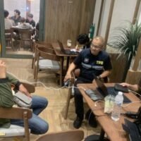 Die Touristenpolizei hat bekannt gegeben, dass landesweit mehr als 700 Verdächtige, die per Haftbefehl gesucht wurden, mithilfe von KI-gestützten Gesichtserkennungskameras festgenommen wurden. Dies verstärkt die Sicherheit an wichtigen Touristenzielen und stärkt das Vertrauen der Besucher.