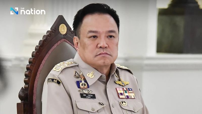 Keine vorzeitige Auflösung des Parlaments., Anutin sagt, die Regierung werde bis zum nächsten Januar normal funktionieren.Ministerpräsident Anutin erklärte, er gehe davon aus, im Januar 2026 noch im Amt zu sein.
Er bestätigte, dass die Regierung mit voller Autorität agieren werde, solange sie ihre normalen Aufgaben wahrnehme.
Auf die Frage nach einer vorzeitigen Auflösung des Parlaments erklärte Anutin, dass eine solche Auflösung nicht später als am 31. Januar 2026 erfolgen werde.