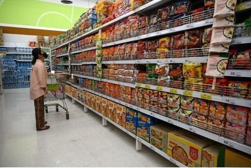 Im November verzeichnete Thailand den achten Monat in Folge einen Rückgang der Inflationsrate. Grund dafür waren sinkende Energiepreise und die Wirksamkeit staatlicher Maßnahmen zur Senkung der Lebenshaltungskosten. Das Handelsministerium meldete einen Rückgang des Verbraucherpreisindex um 0,49 % im Vergleich zum Vorjahr, wodurch dieser im November auf 100,5 Punkte fiel.