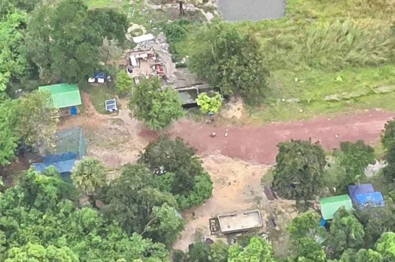 Am frühen Freitagmorgen kam es erneut zu Schusswechseln entlang der thailändisch-kambodschanischen Grenze, als kambodschanische Streitkräfte versuchten, das sogenannte Gebiet Ban Sam Lang (drei Häuser) zurückzuerobern. Daraufhin erwiderten thailändische Marinesoldaten das Feuer mit Artillerie und Mörsern und zwangen die Eindringlinge zum ungeordneten Rückzug