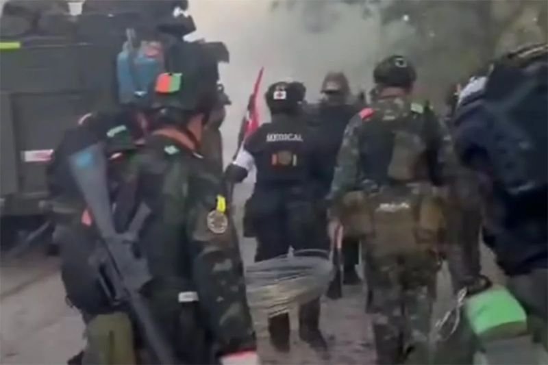 Die Burapha Task Force hat am Mittwoch das Kriegsrecht verhängt und eine Ausgangssperre von 19:00 bis 5:00 Uhr in vier Bezirken dieser östlichen Provinz verhängt, da die Grenzkämpfe zwischen thailändischen und kambodschanischen Truppen weiter andauerten. Die Bekanntgabe erfolgte am frühen Abend und wurde vom Kommandeur der Task Force, Generalmajor Benjaphon Dechatiwong Na Ayutthaya, unterzeichnet.