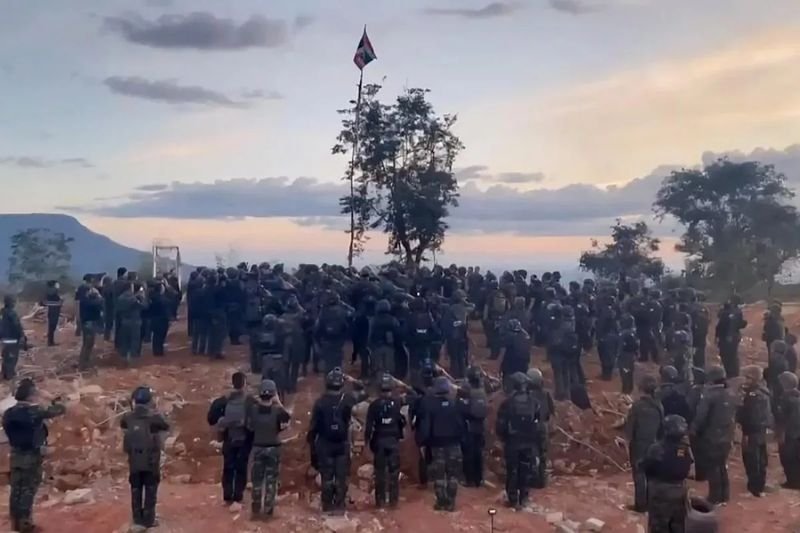 Das Kabinett hat für das Haushaltsjahr 2026 eine Zuweisung von 2,44 Milliarden Baht aus dem Zentralfonds genehmigt, um das Militär zu stärken und die Grenzsicherheit angesichts der anhaltenden Kämpfe an der thailändisch-kambodschanischen Grenze zu verbessern.