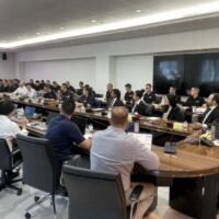 Die Kooperation brachte Meta und mehrere internationale Strafverfolgungsbehörden zusammen. Dazu gehörten die United States Scam Center Strike Force, das Federal Bureau of Investigation (FBI), Homeland Security Investigations, der US Secret Service, die australische Bundespolizei, die australische Kriminalpolizei und die britische National Crime Agency. Auch die Polizei von Singapur beteiligte sich an den Gesprächen über Online-Kriminalität, die Opfer in mehreren Ländern betrifft.