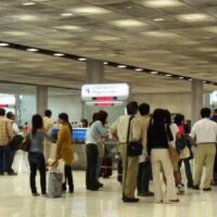 Angesichts der zunehmenden Fälle, in denen Reisenden die Einreise nach Thailand verweigert wird , drängen Tourismusveranstalter die Regierung, die aktualisierten Regeln regelmäßig zu veröffentlichen und die Vorabkontrollen zu verbessern, da das Land verstärkt gegen Mehrfachvisa-Touren vorgeht. Das Einwanderungsbüro hat kürzlich vier Strategien eingeführt, um die Einreise von Ausländern als Touristen zu unterbinden, die illegalen Aktivitäten wie Cyberkriminalität und Geldwäsche nachgehen