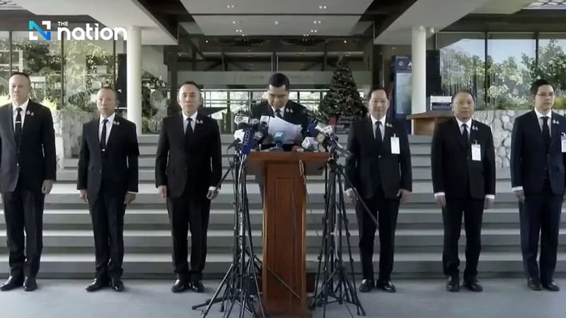 Verteidigungsminister General Natthaphon Narkphanit sagt, Kambodscha habe einer Waffenruhe ab 12:00 Uhr am 27. Dezember zugestimmt, mit dem Verzicht auf Truppenbewegungen und Provokationen sowie einer 72-stündigen Überwachungsperiode, zusammen mit Verpflichtungen zur Minenräumung und Bekämpfung der transnationalen Kriminalität