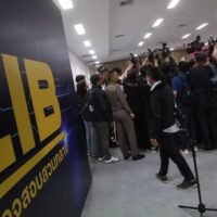 Mehr als zehn Zeugen haben sich gemeldet, um im Rahmen der Ermittlungen zu den Vorwürfen der körperlichen und psychischen Misshandlung gegen den in Bedrängnis geratenen ehemaligen stellvertretenden Polizeichef Surachate „Big Joke“ Hakparn Aussagen abzugeben, teilte das Central Investigation Bureau (CIB) am Freitag mit.