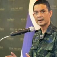 Die thailändische Armee hat gestern Abend (25. Januar) die Panik in den sozialen Medien zerstreut, wonach kambodschanische Truppen entweder nahe der Grenze stationiert seien oder es in der Provinz Ubon Ratchathani zu einem Zusammenstoß gekommen sei, während sich das Land den Parlamentswahlen am 8. Februar nähert, berichtete Amarin TV.