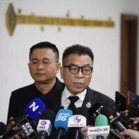 Die Wahlkommission untersucht eine Reihe verdächtiger Bargeldabhebungen in Höhe von insgesamt über 450 Millionen Baht, die von der Bank von Thailand (BoT) aufgrund der Befürchtung, dass das Geld zum Stimmenkauf im Vorfeld der Wahl am 8. Februar verwendet werden könnte, gemeldet wurden.