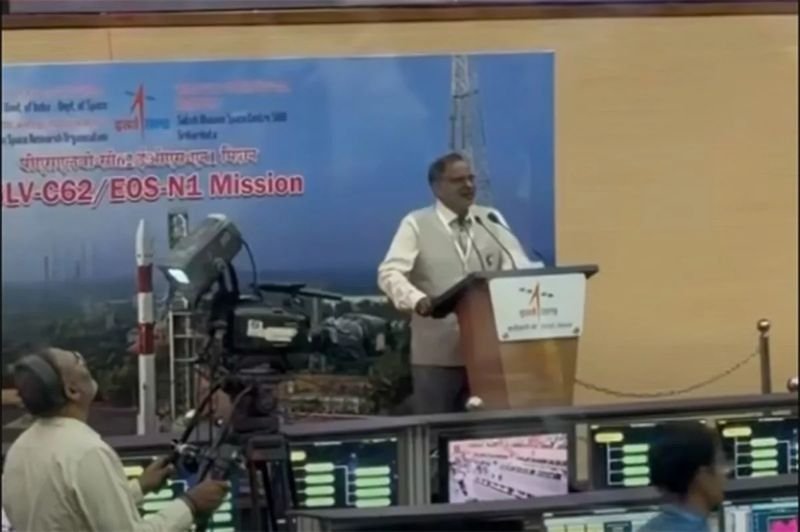 . Der in Thailand hergestellte Satellit THEOS-2A wird voraussichtlich zur Erde zurückfallen, da er aufgrund eines Fehlers der indischen Trägerrakete seine vorgesehene Umlaufbahn nicht erreichen konnte. Er ist jedoch versichert und kann wieder aufgebaut und erneut gestartet werden, teilte die Geo-Informatics and Space Technology Development Agency (Gistda) am Dienstag mit.