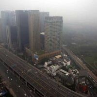 Da für Thailand im Jahr 2026 ein moderates Wirtschaftswachstum von rund 1,5 % prognostiziert wird, haben mehrere Wirtschaftssektoren begonnen, sich auf mögliche Gegenwinde vorzubereiten – einige davon bestehen weiterhin aus dem letzten Jahr, andere stellen neue Risiken dar, insbesondere im Hinblick auf die für Februar geplanten Parlamentswahlen.