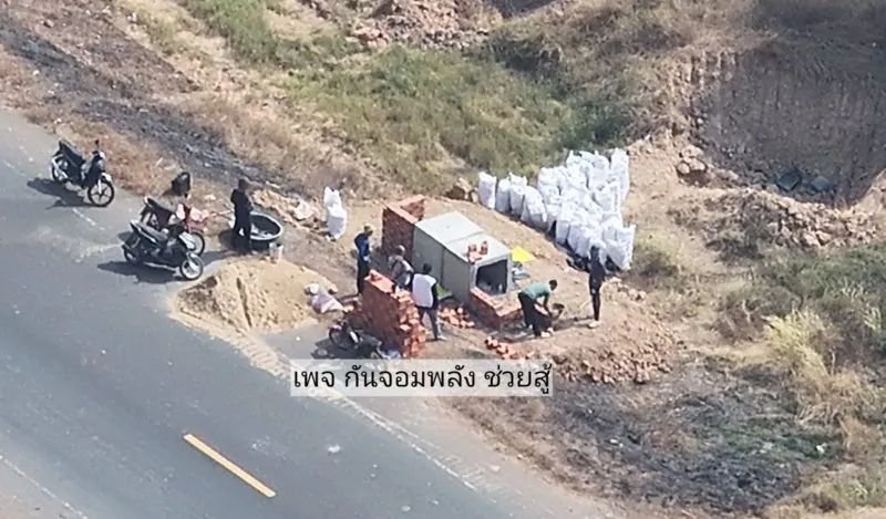 Ein bekannter Sozialaktivist veröffentlichte auf seiner Facebook-Seite ein Foto, das Kambodschaner beim Bau eines Bunkers entlang der K5-Straße an der Grenze zur thailändischen Provinz Sa Kaeo zeigt. Laut einer Quelle aus Kambodscha, die aus der Khmer-Region stammt, seien dort bereits über hundert solcher Bauwerke errichtet worden, berichtete Amarin TV am Abend des 23. Januar.