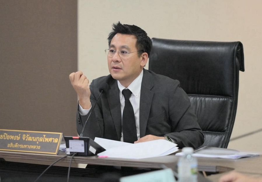 Das Straßenbauamt teilt mit, dass es das Ergebnis einer formellen Untersuchung des Einsturzes eines Betonbalkens und eines Baukrans auf der Rama II Road abwarten wird, bevor es über eine Kündigung des Vertrags mit Italian-Thai Development Plc entscheidet. Es warnt davor, dass der Vorfall bereits die Pläne zur Eröffnung eines großen Autobahnprojekts beeinträchtigt hat .