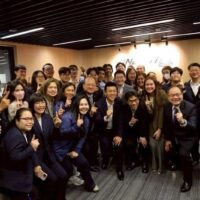 Die Volkspartei (PP) hat versprochen, im Falle ihrer Wahl zur Bildung der nächsten Regierung einen ehrgeizigen Wirtschaftsplan für die ersten 100 Tage im Wert von 250 Milliarden Baht aufzulegen. Der Plan zielt darauf ab, die thailändische Wirtschaft wiederzubeleben, indem die Liquidität für Unternehmer erhöht, der faire Wettbewerb verschärft und die Binnennachfrage angekurbelt wird, während das derzeitige Zuzahlungssystem fortgeführt wird.