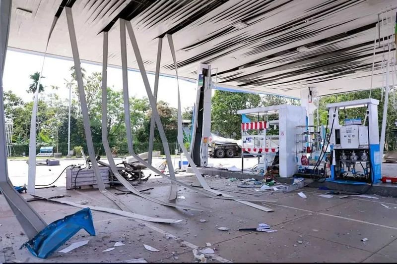 Premierminister und Innenminister Anutin Charnvirakul sagte, dass die Geheimdienstoperationen nach den Bombenanschlägen und Brandstiftungen am Wochenende in den südlichen Grenzprovinzen umfassend überarbeitet werden müssten.