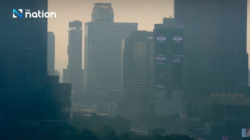 Bangkok leidet unter starkem Smog; die Feinstaubbelastung (PM2,5) überschreitet in allen überwachten Gebieten den zulässigen Grenzwert. Schwerer Smog liegt über der Stadt, Feinstaub (PM2,5) erreicht die orangefarbene Gesundheitswarnstufe.
