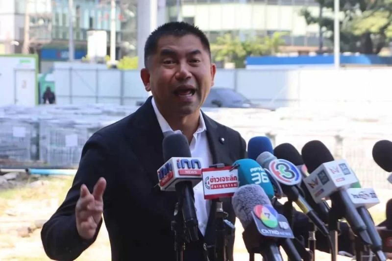 Der umstrittene Bestechungsfall um Polizeigeneral Surachate Hakparn, bekannt als „Big Joke“, wurde an die Nationale Antikorruptionskommission (NACC) übergeben. Polizeigeneralmajor Jruykiat Pankaeo, stellvertretender Leiter des Zentralen Ermittlungsbüros, bekräftigte am Mittwoch, die Polizei sei bestens vorbereitet, Zeugenaussagen und weitere Beweismittel fair zu koordinieren.