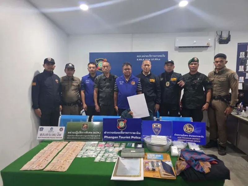 Bei einer Polizeirazzia in einer Luxusvilla auf Koh Phangan wurden drei israelische Staatsangehörige festgenommen, nachdem dort Drogen gefunden worden waren. Ihr israelischer Lieferant wurde in einer anderen Residenz auf der Touristeninsel gefasst, berichtete die Zeitung Naewna heute Morgen (12. Januar).