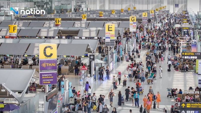 Die AOT rechnet in diesem Jahr mit einem Anstieg der Passagierzahlen um 6 % auf 135 Millionen, wobei das Wachstum bei Charterflügen anhält und eine Erhöhung der Passagiergebühren geplant ist. Paweena Jariyathitipong, Präsidentin von Airports of Thailand (AOT), erklärte, das Unternehmen erwarte für 2026 einen Anstieg der Passagierzahlen um 3 bis 6 Prozent auf 130 bis 135 Millionen.