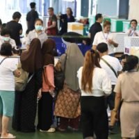 Die Wahlen 2026 haben die politische Landschaft Thailands neu gezeichnet, da Bhumjaithai mit 194 Sitzen einen überwältigenden Sieg errang, 123 mehr als 2023. Die Ergebnisse mehrerer großer Parteien widersprachen den Meinungsumfragen und spiegelten eine Reihe parteispezifischer Dynamiken wider.